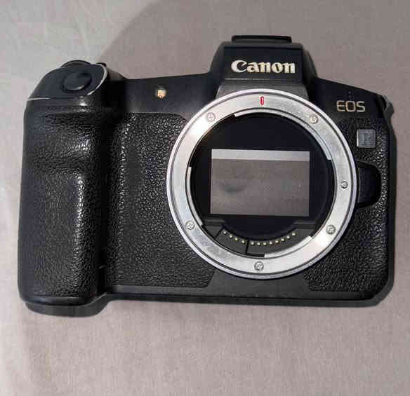 كانون r  للبيع فقط الفيوفندر مكسوره الجامه بس شغال مابي شي 3 بطاريات وياه او ادبتر 
عدسه 24.70 فتحه 2.8 الرنك الاحمر الاصدار الثاني السعر مليونين قفل ابيع كت كامل 
85 فتحه 1.4 سيكما ارت السعر 700 
***********
