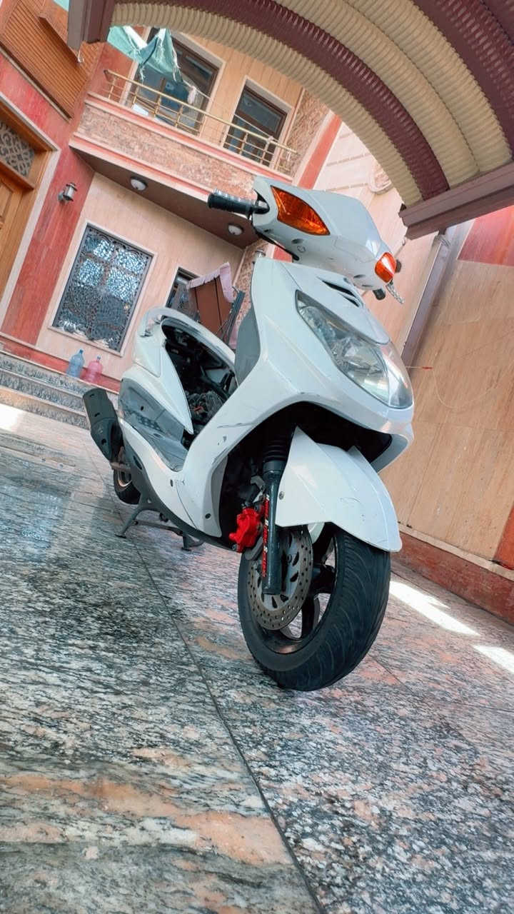 سلام عليكم سكنس للبيع فحل كابريتر دراجة مال رمبه وجناي مضمومه دراجه دراجة جديده كلش ونضيفه ومختمه ختم واحد بلاديه ومكينه بل ملح بعده دراجه مملعوب بيه ابد وتجي تفحص وجيب فيتريه وياك وفحص وجيك دراجه كفاله عامه من كلشي  وهاي صور موجوده ونضافته كدامكم 
مكان الدراجة بغداد الدورة شارع 60
ممتواجد عل فيس
رقم ***********
سعر 950وبيه مجال
