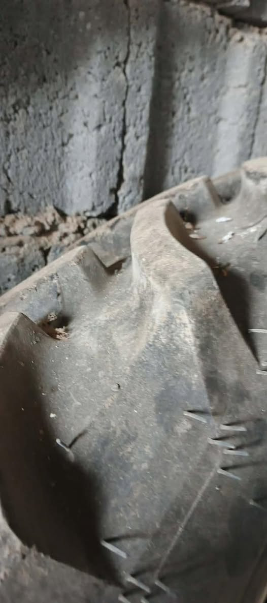 سەرەتا بەناوی خوای گەورە میهرەبان ئەم جوتە تایە بۆفرۆشتن زۆر پاک ماوەتەوە کەم ئیشی کردوە ستارماکس تورکی. 
***********
