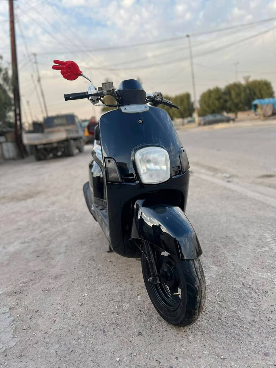 السلام عليكم دراجه بوليس كهربائيات كلها شغاله اي نقص ماكو من عدا بكلايت امامي دراجه شوفه عينكم كل شيء نظيف محرك مكفول سعر 600 بيه مجال عنواني بغداد شراي ينتصال ***********
