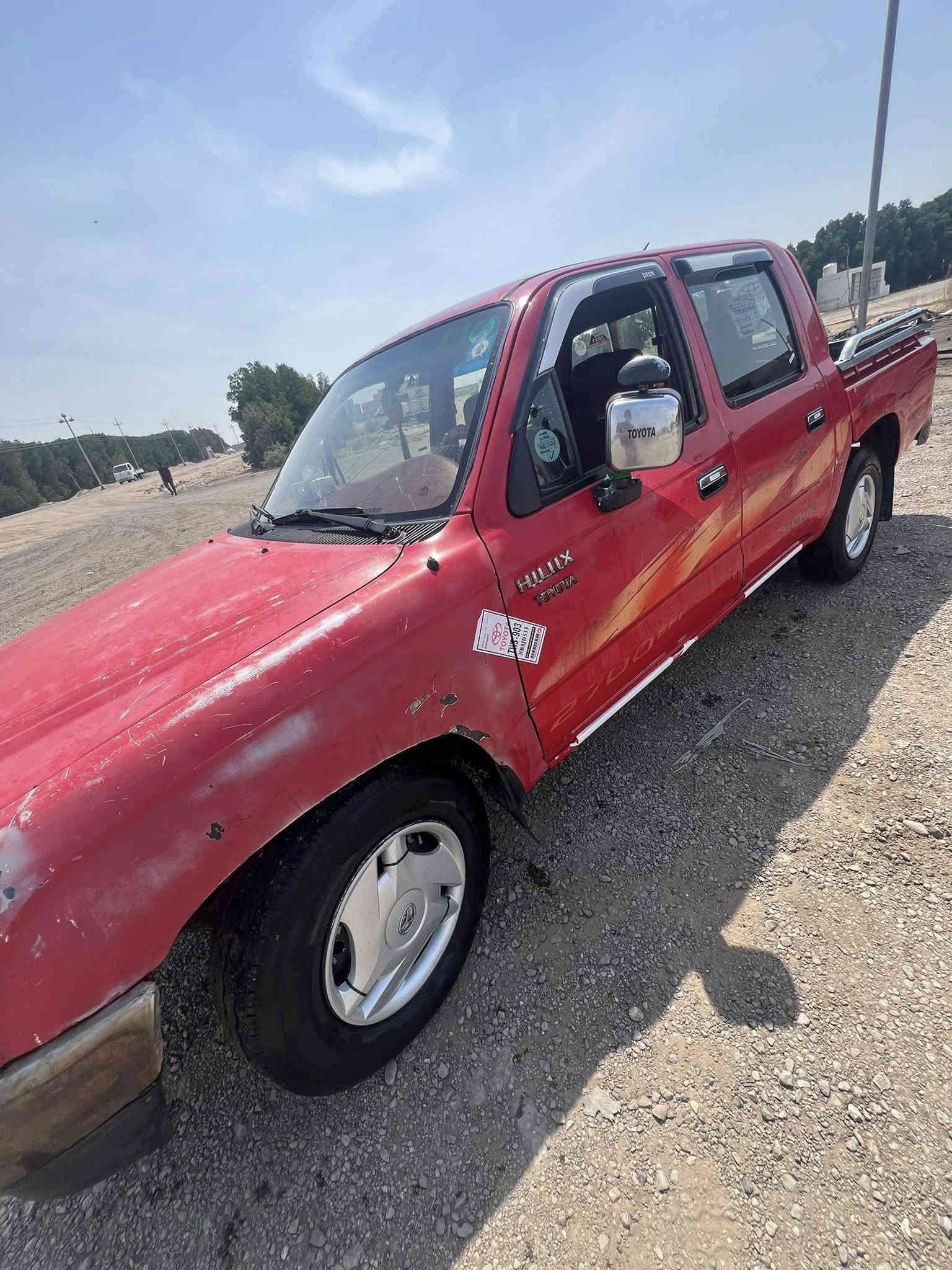 سلام عليكم بيكم هايلكس للبيع موديل 2004 رقم ميسان شاصي مكفول تحويل ثاني يوم بيه ضربه بلبدي وبل مدكر اليسر وخياسات مثل ما موضحات بصوره محرك بيه بكن دواخل نضيفه  بمعنه الكلمه رقم الهاتف *********** المكان البصره سفوان السعر ب90 وبيه مجال حك جيه
