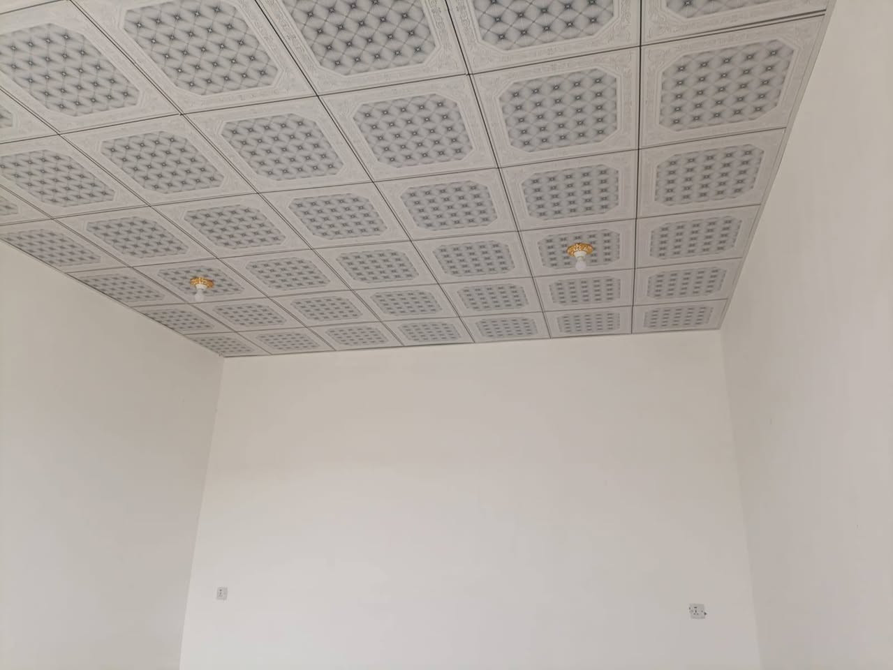 السلام عليكم بيت 200 متر دور سيد حمزه مرتب غرفتين صاله ديوانيه اتصال على على الرقم ***********
