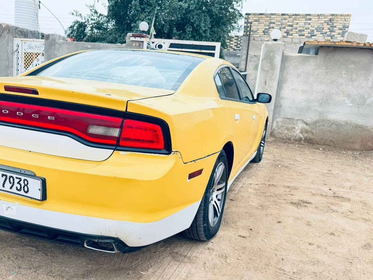 سلام عليكم جارجر للبيع 12 بيها فخذه جهت السايق وضربه بجاملق لخلفي جهت لعبري سياره جاهزه كير مكينه حداديه تبريد تدفئة ويل خليجي
خطها شطره نجف مصفره هيئه ومرور رقم دولي مداور ثاني يوم سعر 118وبيها مجال قليل 
مكاني ناصريه شطره
***********
***********
