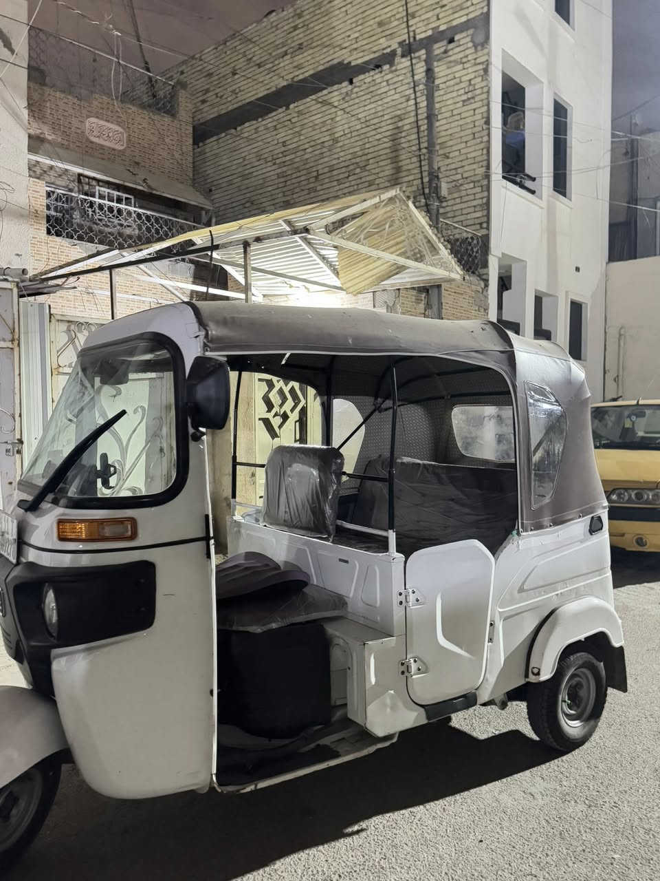 السلام عليكم
تكتك للبيع موديل ٢١ مرقمه بسمي مكفوله كفاله عامه مابيه نقص بس شك بسيط بالجادر تايرات جدد رقم انكليزي المكان الحريه استفسار على الرقم *********** سعره ٨ ونص وبيه مجال .
