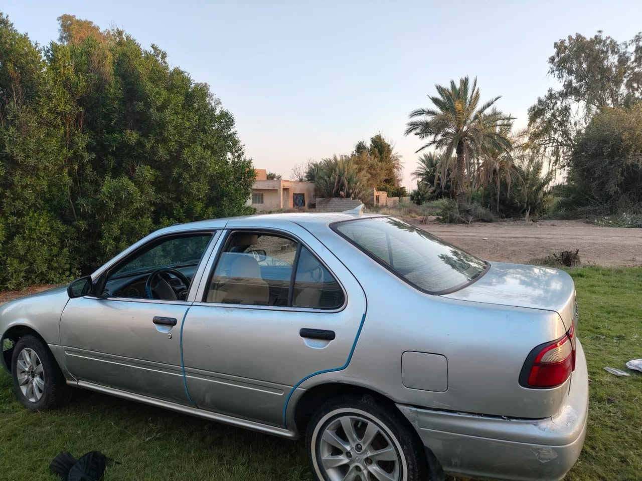 *للبيع نيسان سني 2000* 🚗💨
*المواصفات:*
- *النوع*: نيسان سني Nissan Sunny 
- *الموديل*: 2000
- *اللون*: رصاصي سلفري 
- *الگير*: اوتوماتيك
- *المحرك*: 1600cc
- *السنوية*: صالحة إلى 2028
- *مكان السيارة*: واسط - شيخ سعد

*مميزات السيارة:*
1.  سيارة عملية واقتصادية جداً بالبنزين
2. نظيفة وبحالة ممتازة 
3.  جاهزة للتحويل وكلشي بيها واضح
&بها نواقص بسيطة 
*السعر*:50ورقة قابل للتفاوض والشراي ما نقصر وياه
*للاستفسار الاتصال*:  ‏‪***********‬‏

#غير متواجد على الفيس بوك للاستفسار الاتصال على الرقم اعلاه
