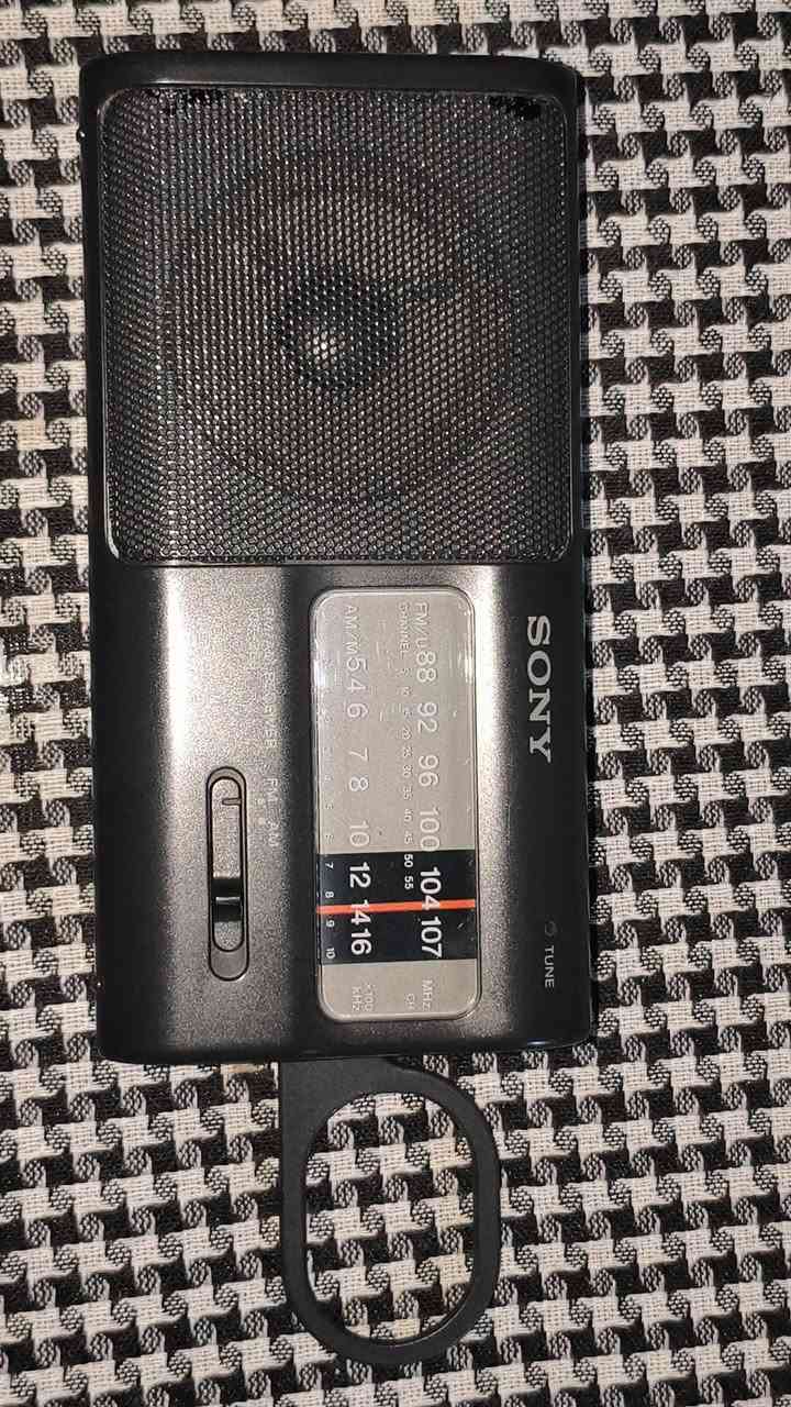 رادیو سوني : 
Sony ICF- 380
 
عام ١٩٩١ 
FM , AM 
  مالیزي


**إذا كنت صاحب هذا الإعلان وتريد حذفه لأي سبب، رجاءا أرسل رسالة إلى الدعم الفني**
