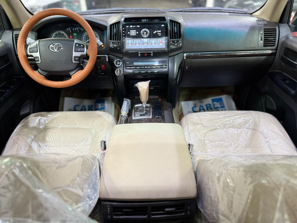 لاندكروز GX.R موديل: 2009
سنويه السياره بسمي  
فئة GX.R فول مواصفات 1/1 
المواصفات:
كاميرا خلفية
فتحة سقف (سلاید)
كشنات جلد
حساسات
لايتات LED
تبريد مركزي (3 مناطق)
تحديد سرعة
بصمة تشغيل
نظام نزول وصعود
ثلاجة
المحرك:
6 سلندر
رقم الهاتف :0780 000 7780
