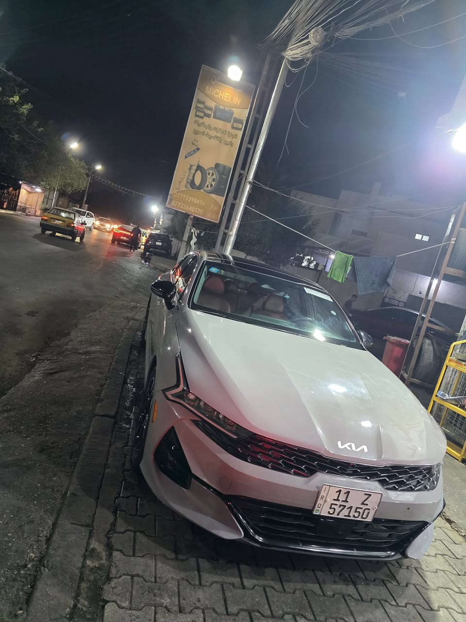 السلام عليكم كي فايف موديل 2024 جي تي لاين فول مواصفات ماشيه 21 الحادث موضح بلمنشور مع السونار سياره نضيفه جدا 
مكان السياره بغداد الدوره 
رقم الهاتف ***********
السعر 175
