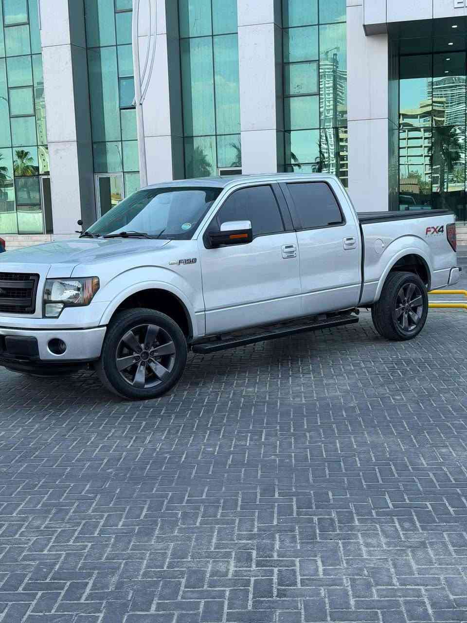 کوردی عربي
***********

فۆرد F150 
مۆديل:٢٠١٣ شەریکە نیڤای سفڕ کیلۆمەتری هەولێر دەرگا گەورەی بۆدی بچووک گێڕ لە عەردی سلایت مەکینە ٨ پستۆن فۆر بای فۆر دەبڵ ئەکسڵ فوول مواسەفات تەبرید و گێڕ و مەکینەی بەشەرت یەک دینار مەسروفی تێدا نیە ئەوەی شارەزابێت لە سەیارە دەزانێت ئەو مۆدێلانە ٢٠١٣ پەلکی بۆیاغی فڕێ دەدات شوێن شوێنی بچووک بۆیاغ کراوە بەڵام من بە حیزام دەیفرۆشم بەو کەسەی موشتەریە نرخی : ١١٧ وەرەقە 

***********
فورد F150 مودیل ٢٠١٣ شركة نيفا صفر اربيل باب كبير او بدي صغير  محرك ٨ سلندر فور باي فور دبل اكسل فول مواصفات مابيهة الف دينار مصرف تبريد مشتغل كير محرك بشرط اي واحد ادا اعرف بالسيارة هو اعرف هادا موديلات اروع كشر مال سبغ مكان مكان صغير مصبغ بس اني ابيعها بالحزام صبغ 
السعر:١١٧ ورقة
