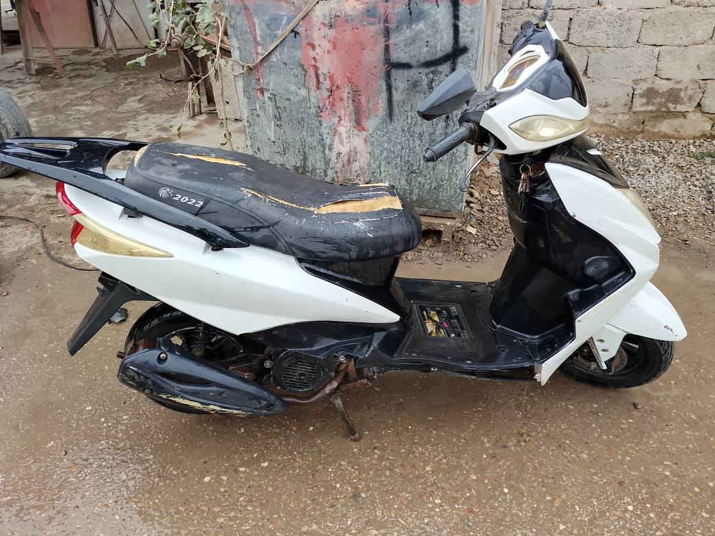 سلام وعليكم دراجه للبيع سكنس كهربائيات كله شغاله محرك خير من الله بعقوبة تقاطع الساده الرقم ***********
