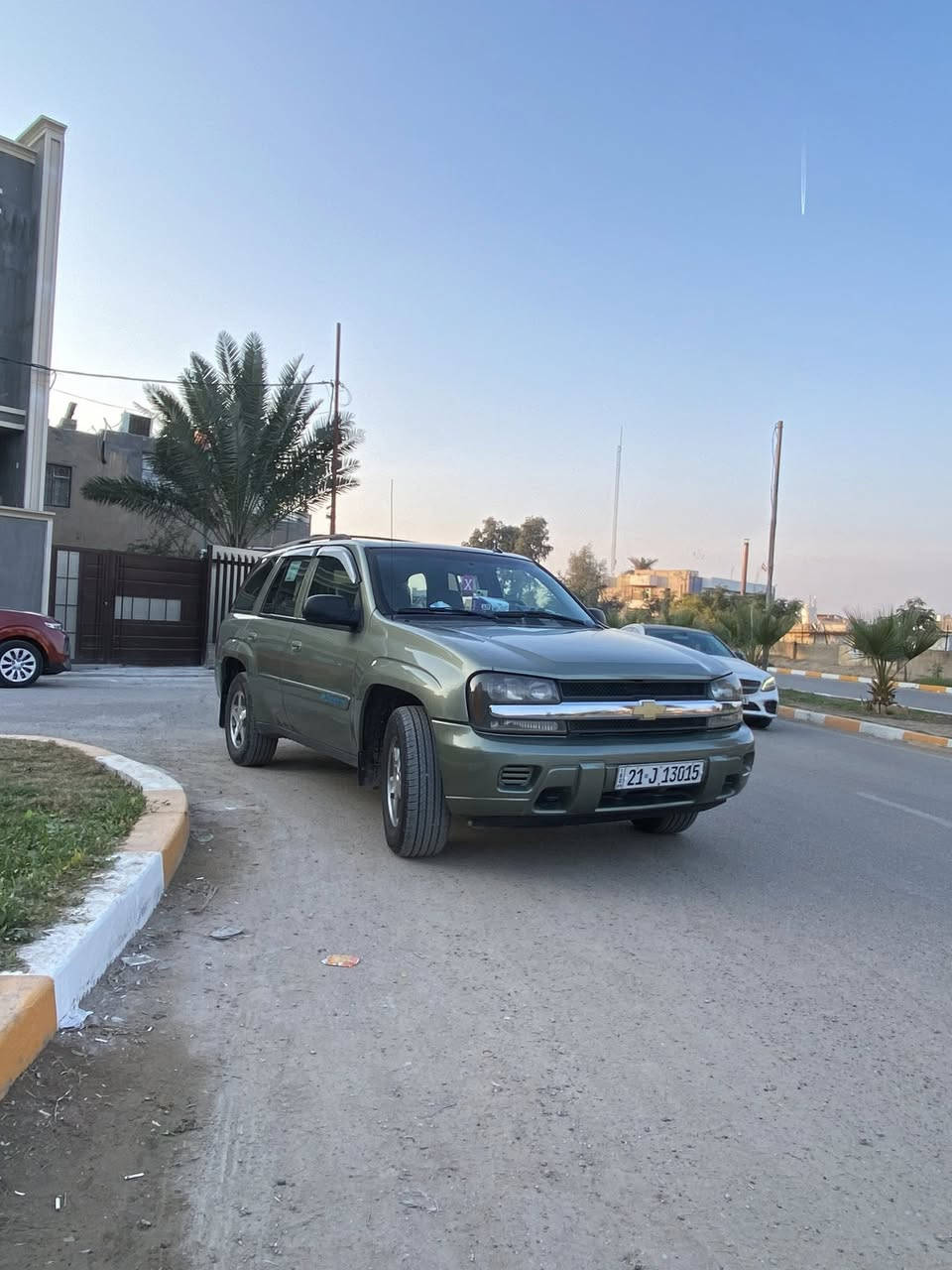 السلام وعليكم. 
واخوان للبيع تريل بلايزر موديل 2004  4X4 بس شايل الگاردن ولاغي  كامله مكمله  مابيها كل نقص  محرك قبق اسود 4200 و كير دفع رباعي  كله شرط شركه شلعه بطناش  كير خير من الله   ماشيه 98ml  رقم سليماني  اباسمي شرط التحويل هزه جديده  تخم تاير جديد  باتري جديد مسجل ابلادي جهاز تسجيل صوت بلادي كلشي شغال بيها  مناقصها اي شي حاطها استخدام عله كد الدوام صبغ بيها كما موضح بل سونار للجماليه  بدون ضرررر.... ***********  المو شراي لا يتصل ويتعبني  السعر 115 وبي مجال شي قليل  المكان بغداد قضاء المحموديه.
