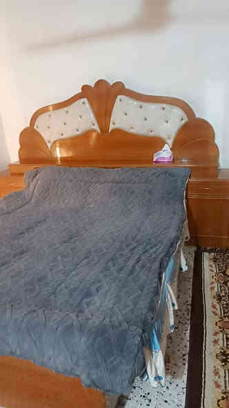 السلام عليكم غرفة ستة ابواب مع  ملحق مستخدم تسكام درجة 
اولى ونضيفة صاج داخل وخارج السعر مليون وبيها مجال 
رقم بيه واتساب ***********
