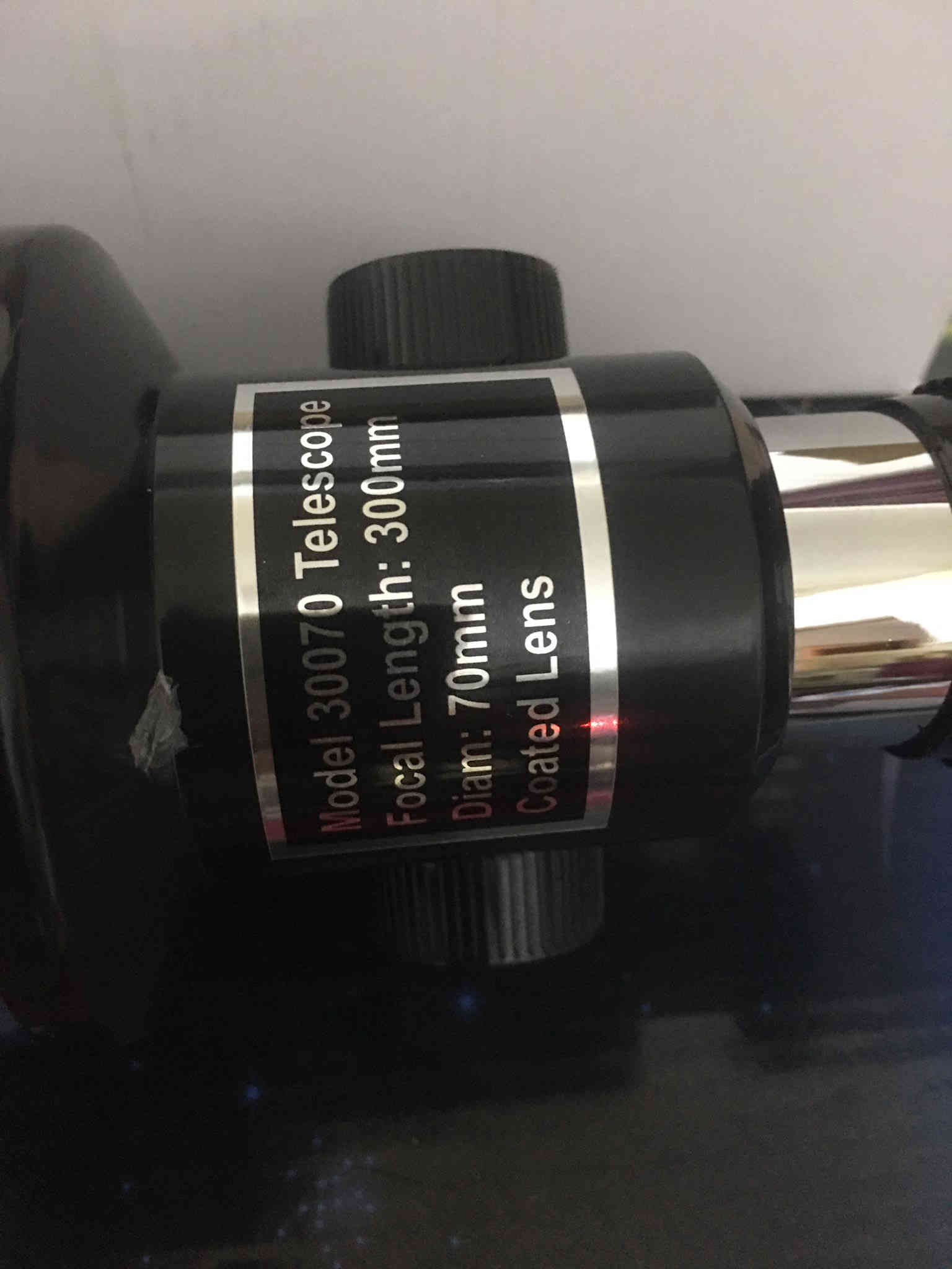 تلسكوب فلكي احترافي بالباكيت وكاملة ملحقاته وعدساتة قطر ٩٠سم يعني احترافية بالنظر والتقريب سعر ٤٥ الف سامراء واتساب ***********
