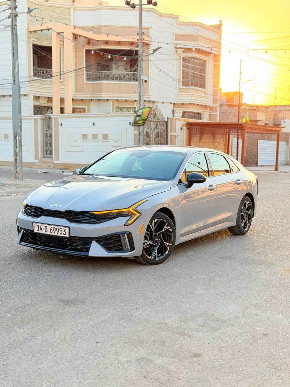 السلام عليكم للبيع K5 2025 حره باسمي تحويل 
موصفات gt lain فول عده الفتحه 
سياره بدون حادث بيهة سرقه مداكر ثنين ومبدلات اصلي نفس اللون بدون صبغ سونارها موجود بالمنشور 
ماشيه 30 الف كم
السعر 210 وبيهة مجال قليل حك الجيه 
مكاني البصره شط العرب *********** شط العرب, البصرة
