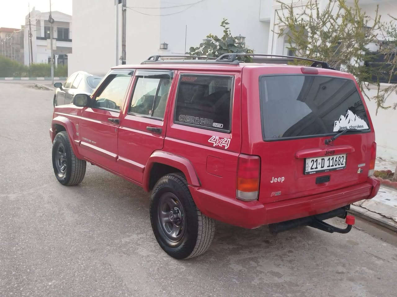 جيب شيروكي موديل ٢٠٠٠ كير اوتوماتيك دببطل اكسل تبريد وتدفئة بدون ضرر صبغ قطعتين والباقي بلاد شرط الكير والمحرك سيارة جاهزة شرط تحويل او وكالة سنوية جديدةسعر ٧٥ ومجال عنوان كركوك شوراو ***********......*********** كركوك, العراق
