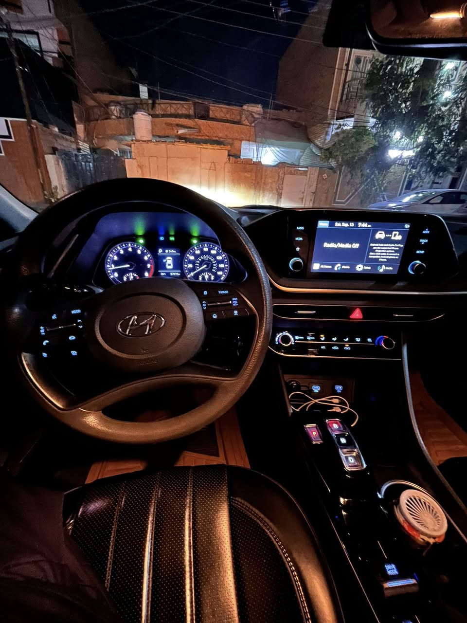 سوناتا ٢٠٢٠ وارد امريكي
حادثها بنيد بدون شواصي ولا دواخل ولا ايرباك طاك 
نضيفه واستعمال بيتي ماشيه ٦٢ الف كيلومتر 
قياده ذاتيه وكير دكم تحديد مسار  و اوتوهولد رقمها بغداد وباسمي حره محرك ٢٥٠٠
للتواصل ***********
