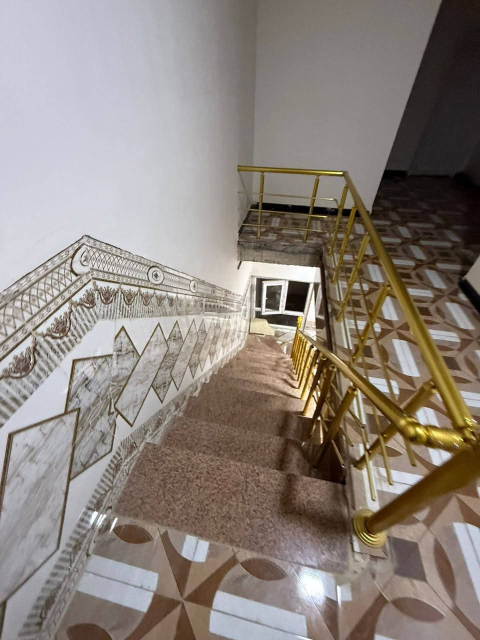 دار للايجار
العنوان : تكريت القادسية شارع جليل القصاب 
يحتوي على استقبال و 4 غرف نوم 
  ومطبخ وصحيات وكراج سيارة  
ايجار الدار  《400ألف》
للاستفسار الاتصال على الارقام التالية
***********
***********
مكتب دجلة للعقار ....
