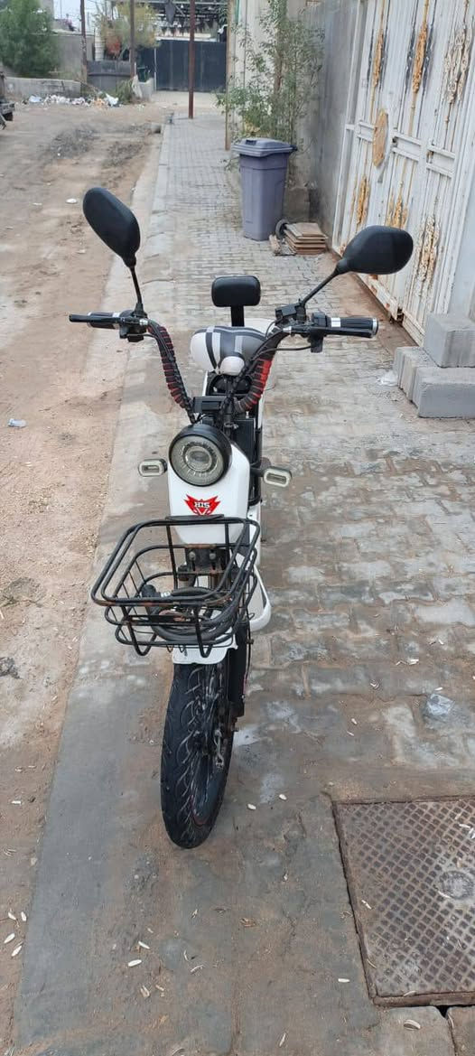 دراجة شحن للبيع السعر 250/ العنوان/ البصرة المعقل/ الرقم ***********

