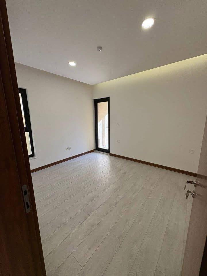 شقة للايجار مجمع الروان  مجاور كلية الرشيد 
R3 
ط4
 200متر 3 نوم 
  للاستفسار ***********
