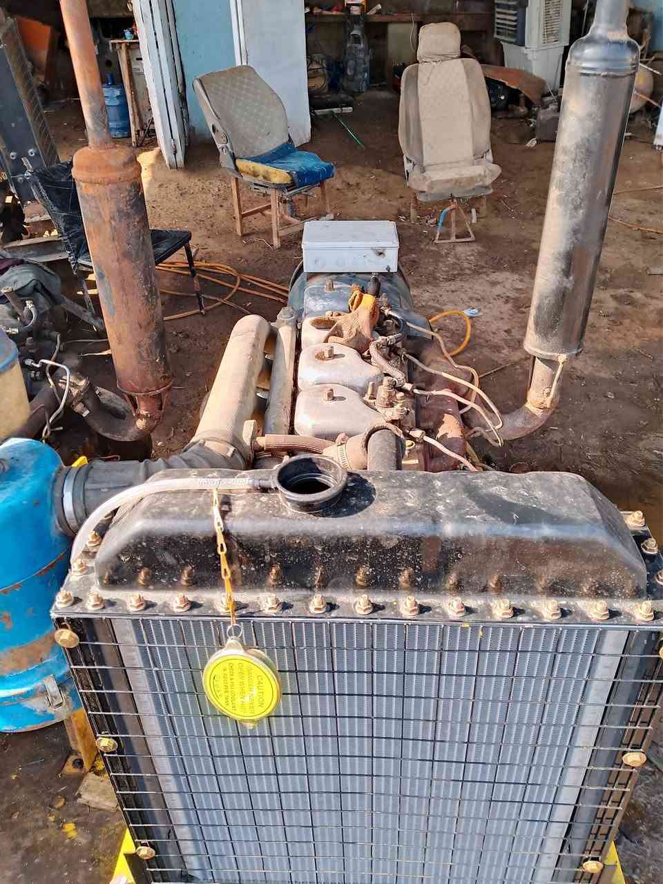 مولد محرك عنتر 4 بستم مع راس توليد 40 كيفي يعني 160امبير 3 فيز جاهزه شرط الشغل  وتحميل الكهرباء بابل المحاويل
***********
*********** اكو نقل
