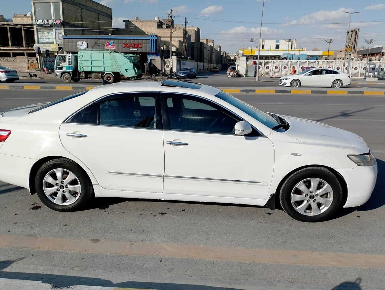 السلام عليكم كاميري موديل 2009  Glx أعلى فئة فول مواصفات ابيض اللون رقم بغداد انكليزي بأسمي تحويل ثاني يوم هزة جديدة كامرة حساسات فتحه كشن السائق كهرباء تحكم استيرن طخم تاير جديد باتري جديد كشنات دوشمه جديدة تبريد قطعتين اشاير بالمري السيارة نظيفة مفولة مكينه 2400 حادثها خلفي بالصندوق خفيف. #المكينة قبل اسبوعين بدلتها جديدة. 

السيارة فول الفول ما ناقصها شي تاخذها كاملة مكملة

مكاني بغداد البلديات. للاستفسار اكثر ***********
