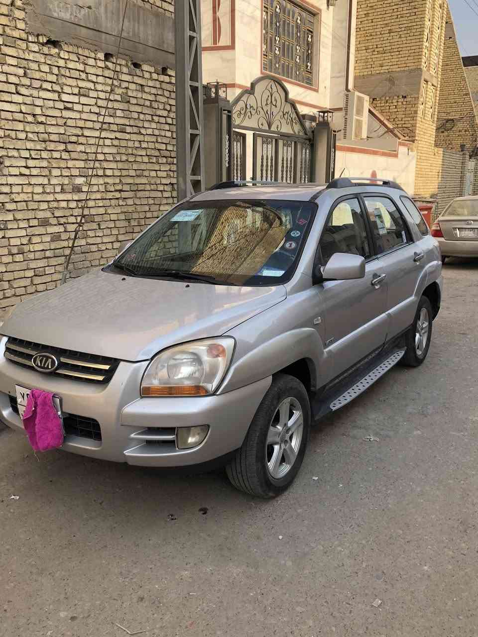 كيا سبورتج 2010 مكينه كاز صفر جاج كصه جنطه غرفه نظيفه تبريد شغال كهربائيات كله شغاله حدايده 80 بميه السياره بيها حصه كاز باتري جديد السياره بالعماره السعر 42 
***********
