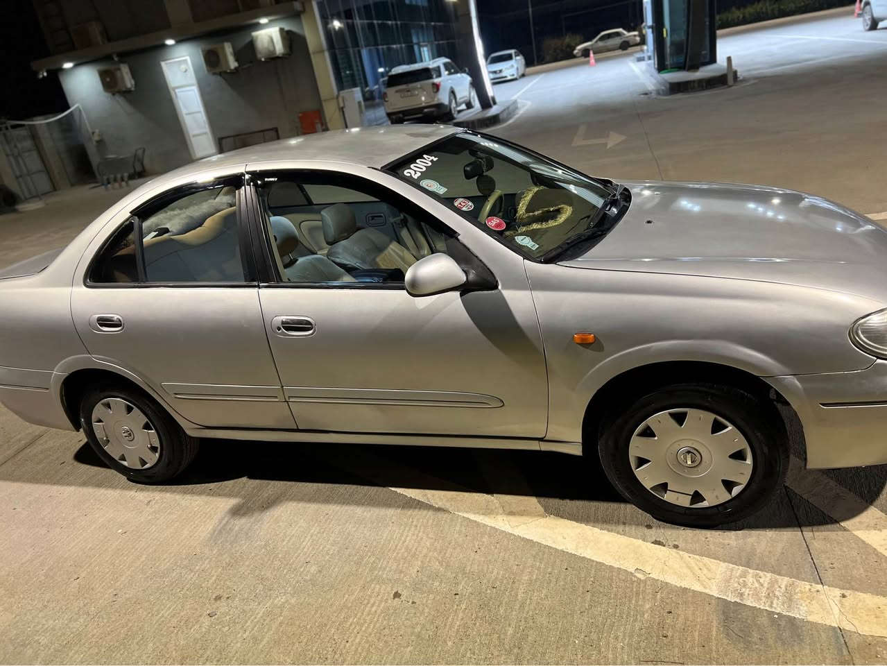 بەناوی خوای گەورە  نیسان سەنی ٢٠٠٤ تۆماتیک ناوزەرد براوە سەیارەیەکی بێ مەسرەف کامل مەسرەفم کردوە  مەکینەم ٢هەفتەیە بۆ گۆریوە  ٤تایەی تازە تاقم بانسی گۆراوە پێشی هەموو توند کراوەتەوە هەردوگرایمشەفتیم گۆریوە پاتری تازە  هایدرۆلیکی گێری تازە گۆراوە ساردیو گەرمی بەشەرت سەخفی وەک شوشەیە   دەنیا دەحامی دواوەی ئەو پەلە بۆیاخەی لێبۆتەوە  سەیارەکە هی مالانە هی بن دەستی خۆمە کامل مەسرەفم کردوە بەدوای مەسرافا مەگەرێ  نرخیشی 45گەکاو محامەلەیە مەلێ بە 40هەیە هەموی ئەبێ مەسرەفی لێبکەی ئەوە هیچ مەسرەفی نیە ناونیشان رانیە *********** 
ئەدمین❤️ رانية, السليمانية
