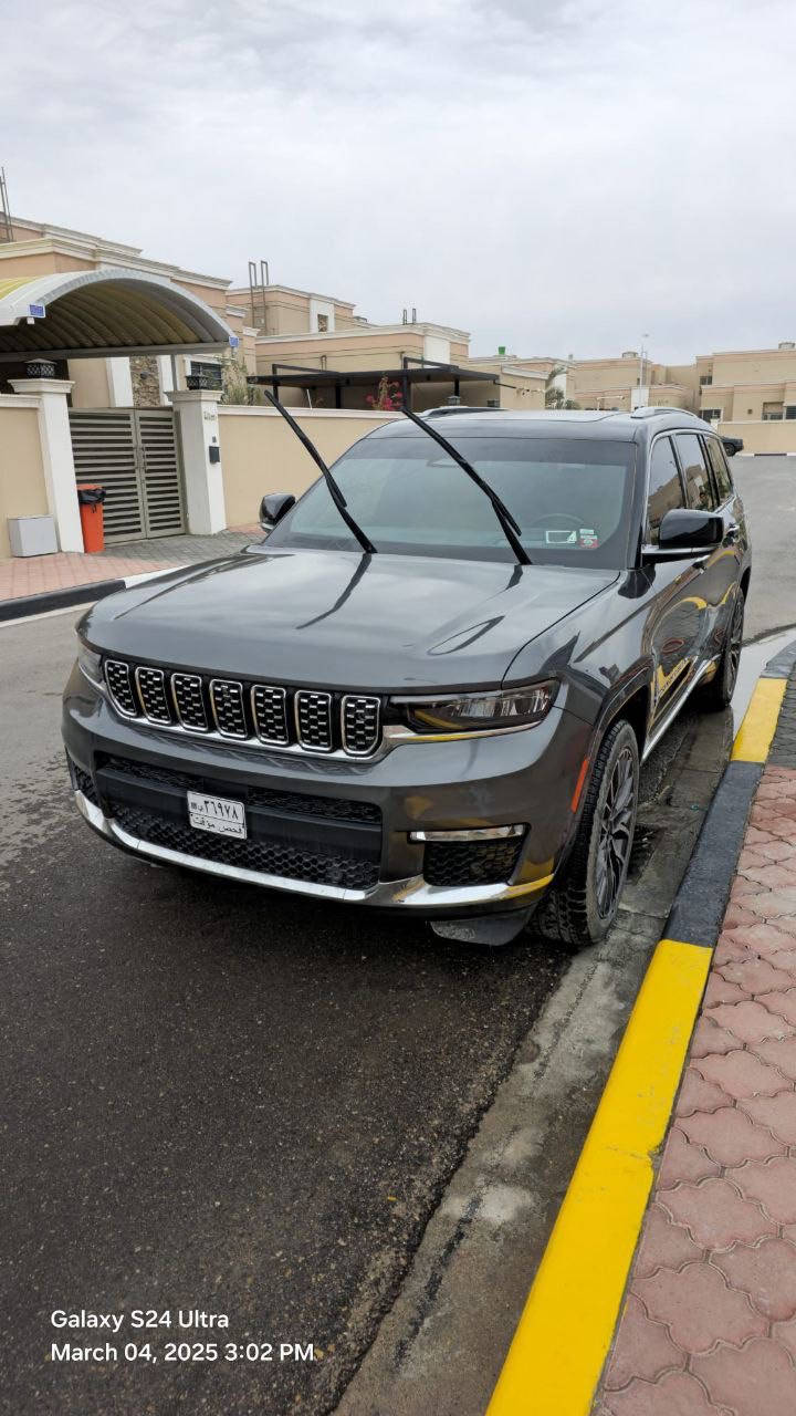 السيارة فول 
الرقم:***********

. 2022 Jeep Grand Cherokee L Summit Reserve

الموديل : 2022 . وارد امريكي تو كلر  اسود ورصاصي

‏3600 V6 :المحرك

حادث تبديل بنيد+

ماشيه 29 الف

المواصفات :

* دفع رباعي 4x4 .

نظام تعليق هوائي (جكات).

قيادة ذاتية عند المنعطفات.

رادار امامي مع مانع تصادم

* تحذير الخروج عن المسار .

* مستشعر نوم السائق مع نظام التوقف الآلي

* تحذير النقطة عمياء !

نظام تحذير عند التقاطعات.

نظام تحذير عند تجاوز السرعة المحددة.

نظام عرض المعلومات على الزجاج الامامي HEAD UP

‏(DISPLAY

نظام تقليل الضجيج داخل المقصورة.

* إنارة محيطية.

* مرايا تعتيم ذاتي.

* المرايا الجانبية قابلة للطي كهربائيا.

* نظام الصوت من ماكنتوش مع 19 سماعة.

* ويل قياس 21 انج

* سقف بانوراما

3شاشات 

* شاشه كبيرة 10.1 انج

* نظام الخرائط (GPS)

* عرض خرائط الطريق على لوحة القيادة.

* لوحة القيادة بقياس 12 أنج.

* كاميرا داخلية متعددة الزوايا

* كاميرا محيطية 360 درجة .

* 4 كاميرات خارجية مع بخاخات ماء للتنظيف.

* كاميرا للمرأة الداخلية.

*كاميرا حرارية

* المصابيح الأمامية زنون

* كشافات الضباب زنون

* دخول ذكي.

* بصمة على 5 ابواب للدخول الذكي.

* تشغيل عن بعد .

* الصندوق الخلفي كهربائي

* فرش المقصورة الداخلية من الجلد الطبيعي الفاخر .

* اضافات من الخشب الطبيعي للمقصورة الداخلية

* ذاكرة لحفظ وضعيات الجلوس للسائق. * ذاكرة لحفظ وضعيات الجلوس للراكب.

* مساج للمقاعد الامامية السائق والراكب.

* المقاعد الأمامية كهربائية

* المقاعد الأمامية تبريد وتدفئة

* المقاعد الخلفية تبريد وتدفئة

انارة داخلية LED متعددة الالوان

* حساسات امامية.

* حساسات خلفية

* 7 راكب

* مكيف خلفي مع وحدة تحكم منفصلة .

* تدفئة ستيرن وتبريد

مانع تصادم خلفي .

* بلوتوث تلفون .

* محدد سرعة .

* نظام التشغيل والاطفاء الاوتوماتيكي ( Auto Start

‏. (System

‏)Auto Break System ) نظام بريك اوتماتيكي
