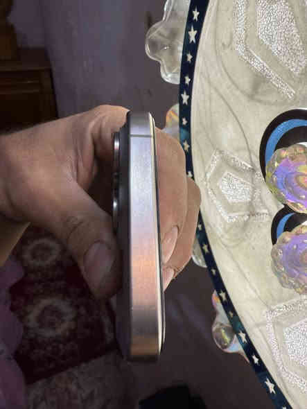 ايقون 15 برو ماكس 
ذاكره.  ٢٥٦
بطاريه.  ٨٨ 
نضافه. ٩٥٪؜ 
ما مفتوح ولا مبدل اي شي بي كارتون وكيبل موجود وياه 
سعر.  خاص او راسلني واتساب. ***********
