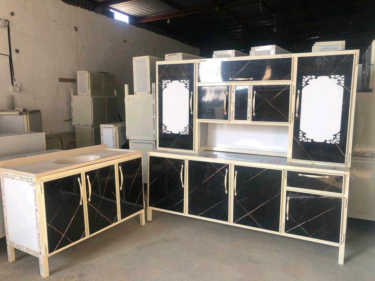 كاونتر ٣ قطع
الارضي والملحق مترين
السنك متر و٢٠ سم


السعر 300 الف


التوصيل  🚚🚚🚚بغداد 10


ناصرية // 20  الف
بصرة //    25 الف