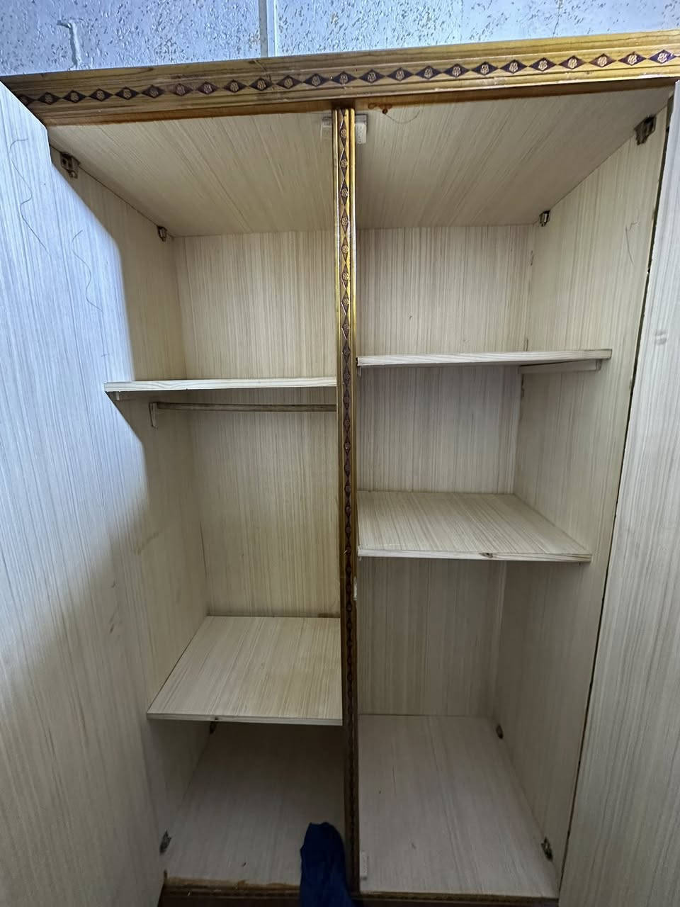 سلام عليكم كنتور للبيع نضيف جدا اخذته ب175والله  وراييده ب120 بي مجال كلش قليل حك جيه عنواني العاليه وسمتعجل ع بيعته مامتواجد نت خابرني وتدلل ***********
