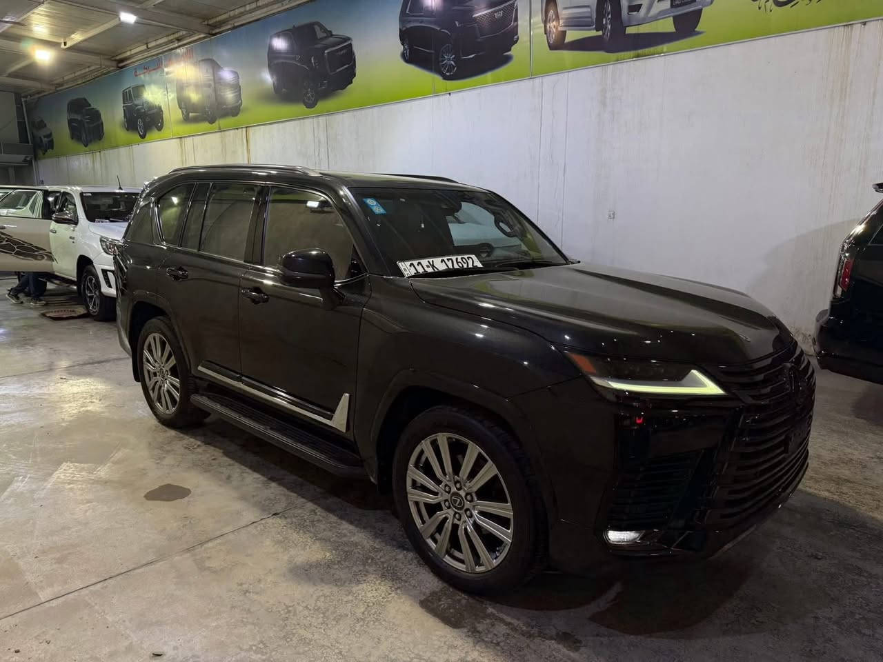 السلام عليكم 
لكزس VIP 2023 وكالة SAS
ماشية 29 الف كيلو متر 
مكفولة السيارة كفالة عامة ماعدى رصعه صغيره وبالجاملغ الخلفي ومطلعيها pdr 
السيارة مغلفة ppf
سعرها :108.500 الف دولار (10شدات و85ورقة) وبيها مجال 
للاستفسار:***********
مكانها:معارض النهضة شركة اللامي
