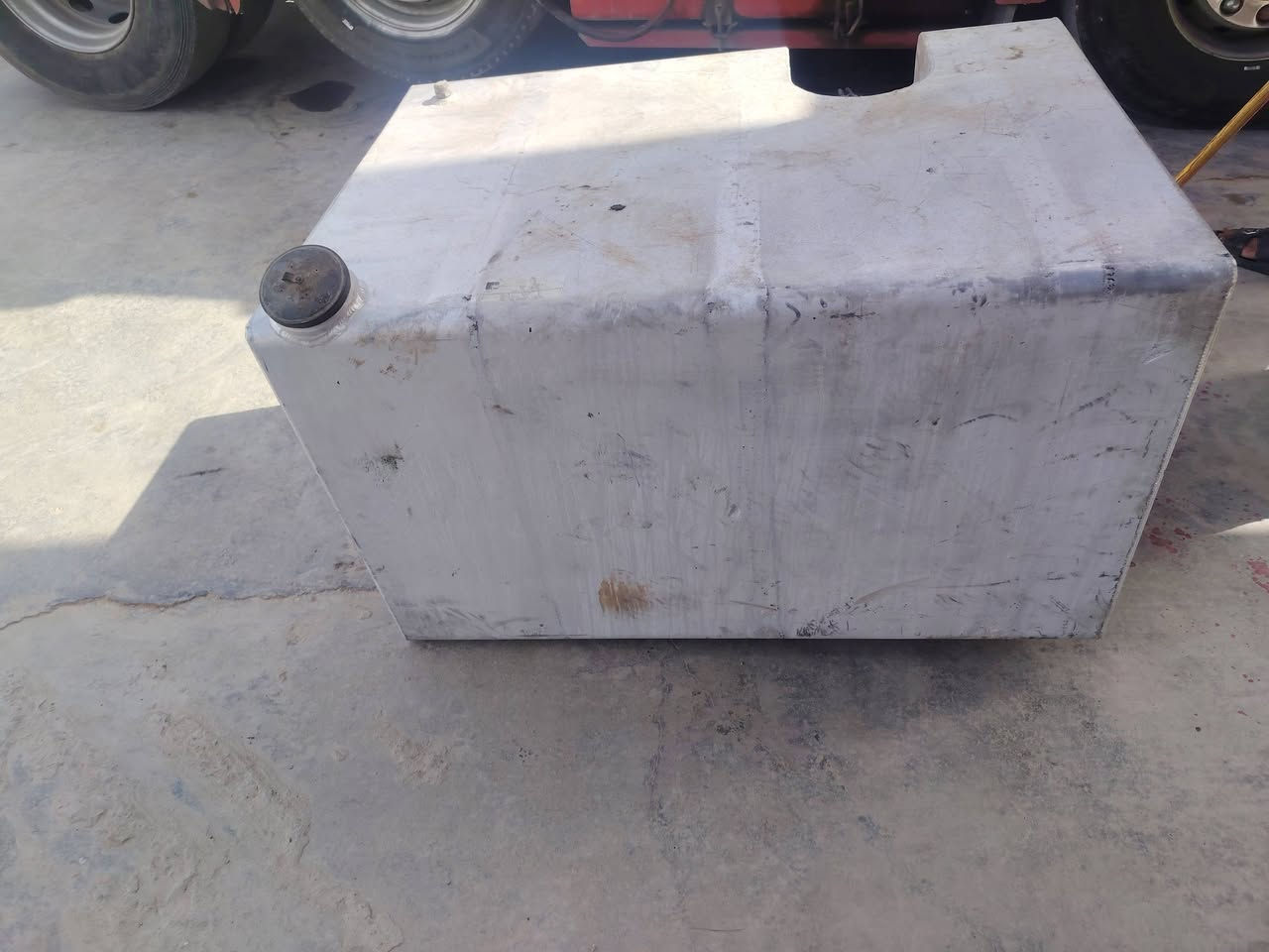 سلام وعليكم تانكي كاز مربع فافون 600 لتر طوافه جديده بدون ليك جديد لوك التانكي طوله 114 سم والعرض 80 ارتفاع 65 مكان بغداد ابي غريب *********** سعر 500 الف
