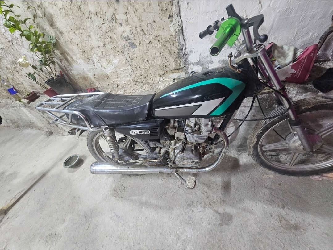 السلام عليكم دراجه ايراني5كير اييعه كوم حديد نقوصات بصيطه حيل بيه بس بيه خيط تبخير  ب275وبيه مجال للشرايه موقع بغداد تاجي سبع البور التواصل ***********
