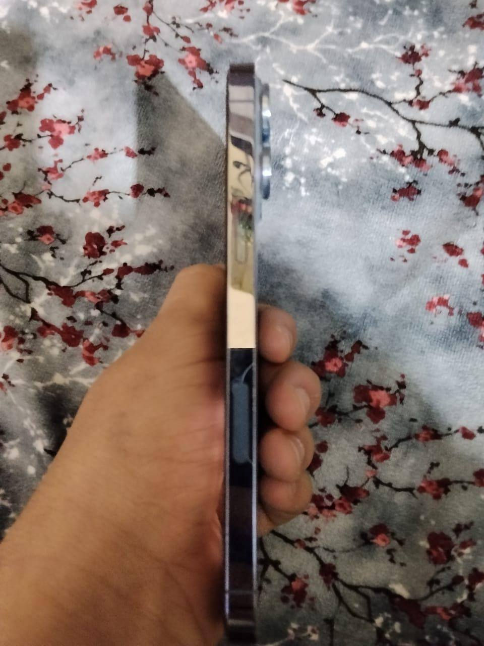 السلام عليكم
ايفون 13 برو ماكس 
نموذج M يعني جديد 
بطارية 97
كارتونة المبايل ويا 
مكفول من كلشي
شخط مابي مثل ما موضح كدامكم
السعر 625 وبي مجال 
متواجد فقط واتساب 
***********
