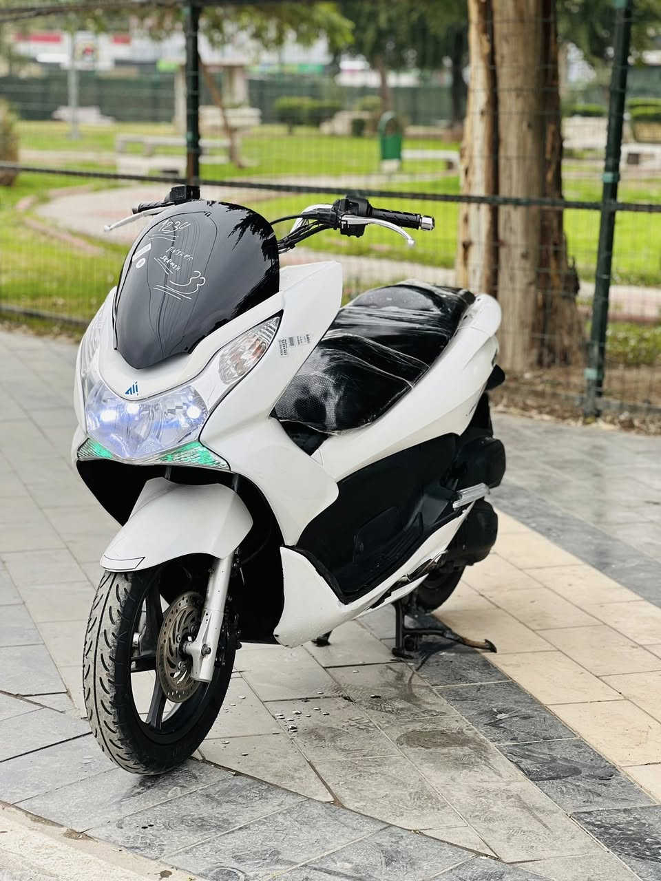 السلام عليكم للبيع دراجه pcxجيل الاول دراجة مال رمبه مديل18 ماخذها رمبه الدراجه على  ايدي حجم مكينه 150ياباني الاصلي دراجه جديده مال جناي 
ياباني الاصلي دراجه كامله أستان كهربائي حساس ازدحام ٢حرف Aدراجه جديده الدراجه مكينه لوك شلعه معدل خير من اللّٰه دراجه تكول جديده بمعنئ الكلمه واحلا من الصور  دراجة مكينه مكفوله اي نقص مابيه
السعرمليون  350     و مجال قليل 
اي استفسار *********** مكان بغداد
