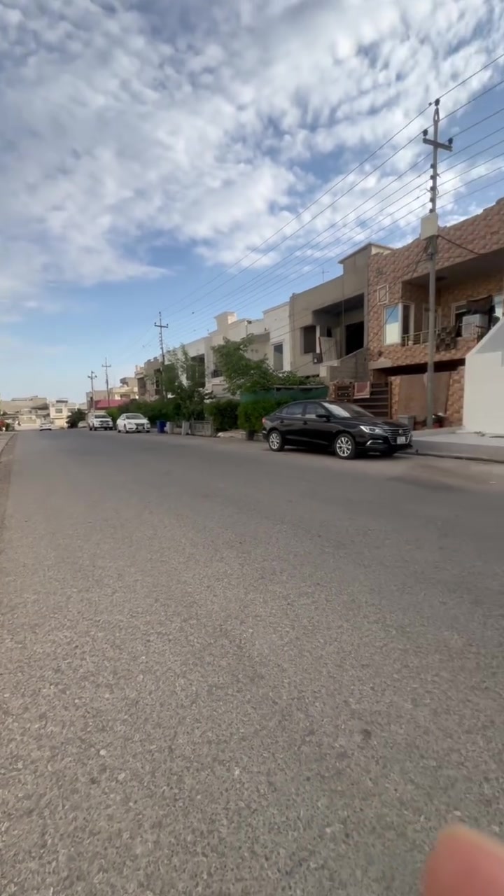 بيت للبيع  
مكان : اربيل  قربوو قريب شارع ١٥٠ م 
مساحة : ١٢٥ متر
شارع : ١٥ متر
صفر جديد
يحتوى : مطبخ و هول و ٣ نوم و واحد نوم سويت  و صحيات
كامل. سقف مغريبى 
سعر : ١٢٥ مليون دينار عيراقى  بها مجال
*********** واتس اب 
 طابو
