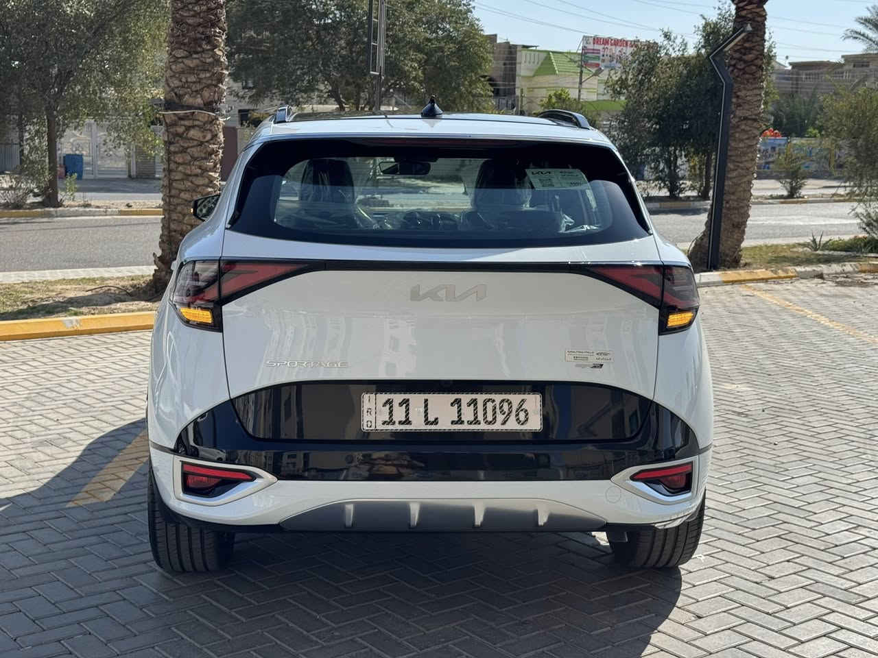 السلام عليكم
كيا سبورتج جي تي لاين 
ضمان الدوليه 
ماشيه 300 كيلو يعني زيرووو
مكفوله كفاله عامه 
مواصفات 
يضمه 
بانوراما 
محرك 2000 دوش 
كراسي كهراباء 
معروفه مواصفات الجي تي 
مكانها بغداد حي الجهاد 
السعر 275$
رقمي ***********
