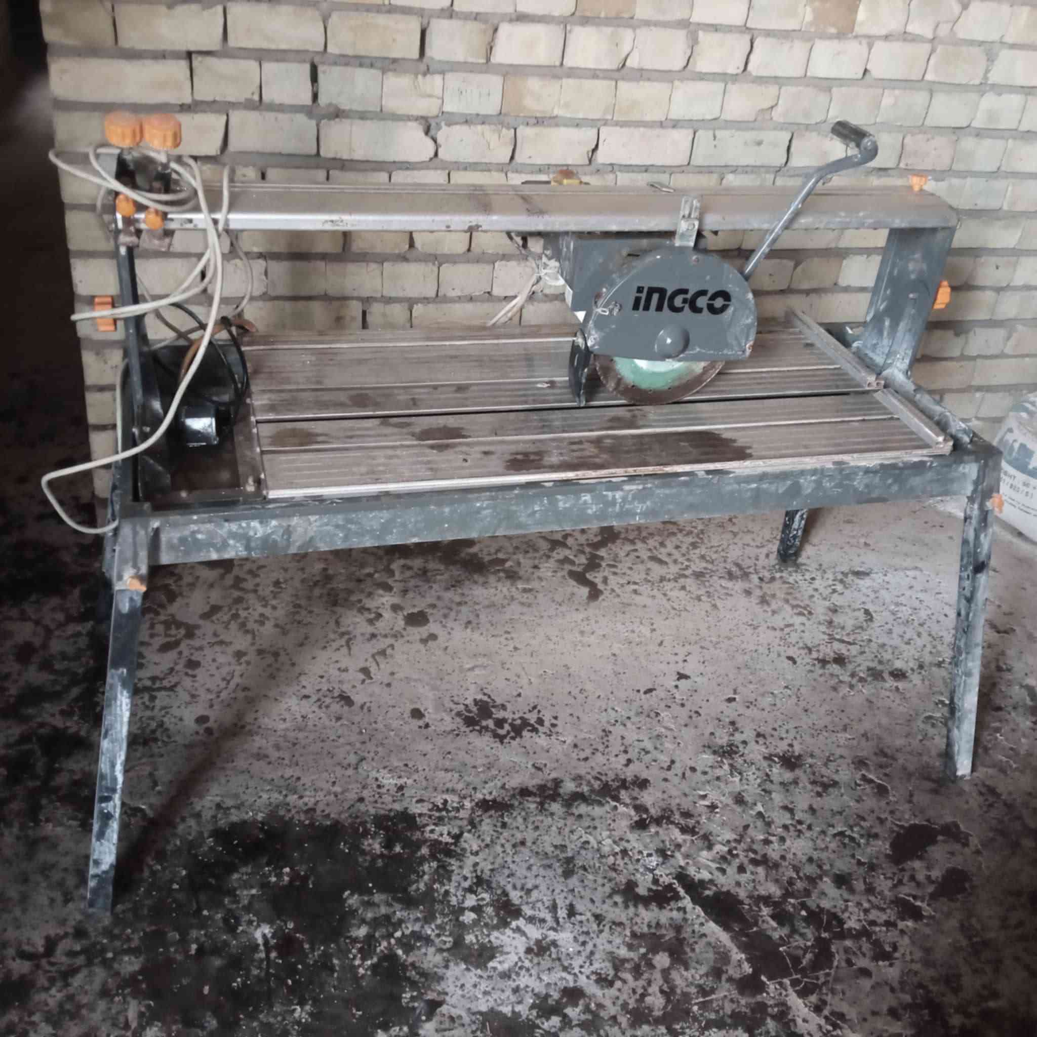 قاطعه للبيع متر 120 تكص مرمر كاشي بورسلين كلشي تكص انجيكو اصليه سعر 225الف بغداد ابو عباس ***********
