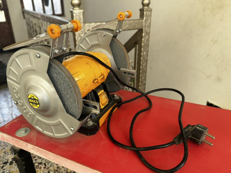 السلام عليكم ادوات مفيدة منزلية تتضمن :-
منشار خشب
جهاز سنفرة 
ماطور تحوير سنفرة
الة حد ناعم وخشن 
منكنة متوسطة الحجم

جميع الادوات غير مستخدمة نهائياً وشغالة ١٠٠٪؜ وجديدة جداً 
واسعارهن نهائية 
علماً جميع الادوات عند الشراء الميز يؤخذ مجاني 

المكان بغداد الشعب 
رقمي *********** ومتوفر واتساب
