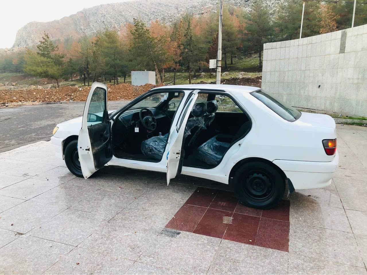 هەرزڵنترین نرخ 
سەیارەیەک 2001 ئاڕم بەنزین زۆر زۆر کەم ئەخوا
$15 کۆتای        رانیە         *********** ڤایبەر و واتس ئاپی لەسەرە
بیجۆ فەرەنسی 306 مۆدێل 2001 ئاڕم پلاستیک سلێمانی هەمو کوردووستانی پێ بگەڕێ بێ کێشەیە
مەکینە Z6 ی مەغوب ی بەخ
کامل ئەشیای تەبریدی پێوە ماوە بەڵام ئیش ناکە
پێش و پشتی بێ لێدراوە سەقفی زۆر جوانە
کامل لایتی ئیش ئەکا گەرمی و فڵچەو لایتی مەزبوتە
موس و بڕاوە وەرگەڕاو بەشەرت
گێر مەکینە کارەبای و تندو تۆڵی بەشەرتی تەرای بەدڵی خۆت لێی خوڕە
بەخە پاوەرە جام کارەبایە
سەیارەکە لێخوڕینی زۆر خۆشەو زۆر بەهەڵمەتە ماڵی فەقیر و دۆستە رانية, السليمانية
