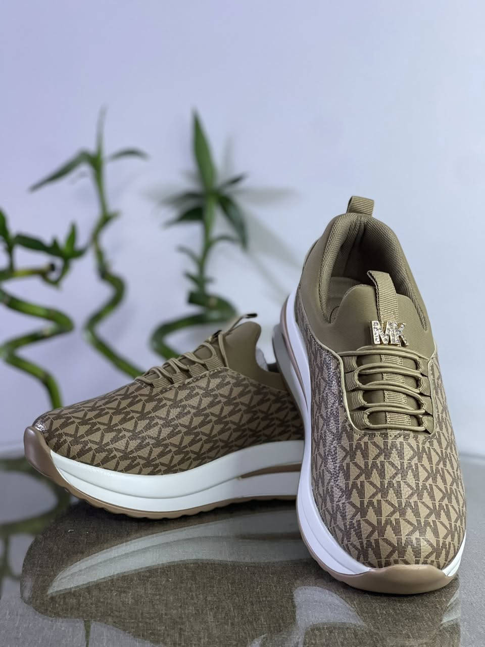 السلام عليكم
يتوفر جميع المديلات 

(جمله +مفرد) 

موديلات نسائية 

قياسات من (37الى43)

رقم الهاتف (***********)

متوفر خاص
