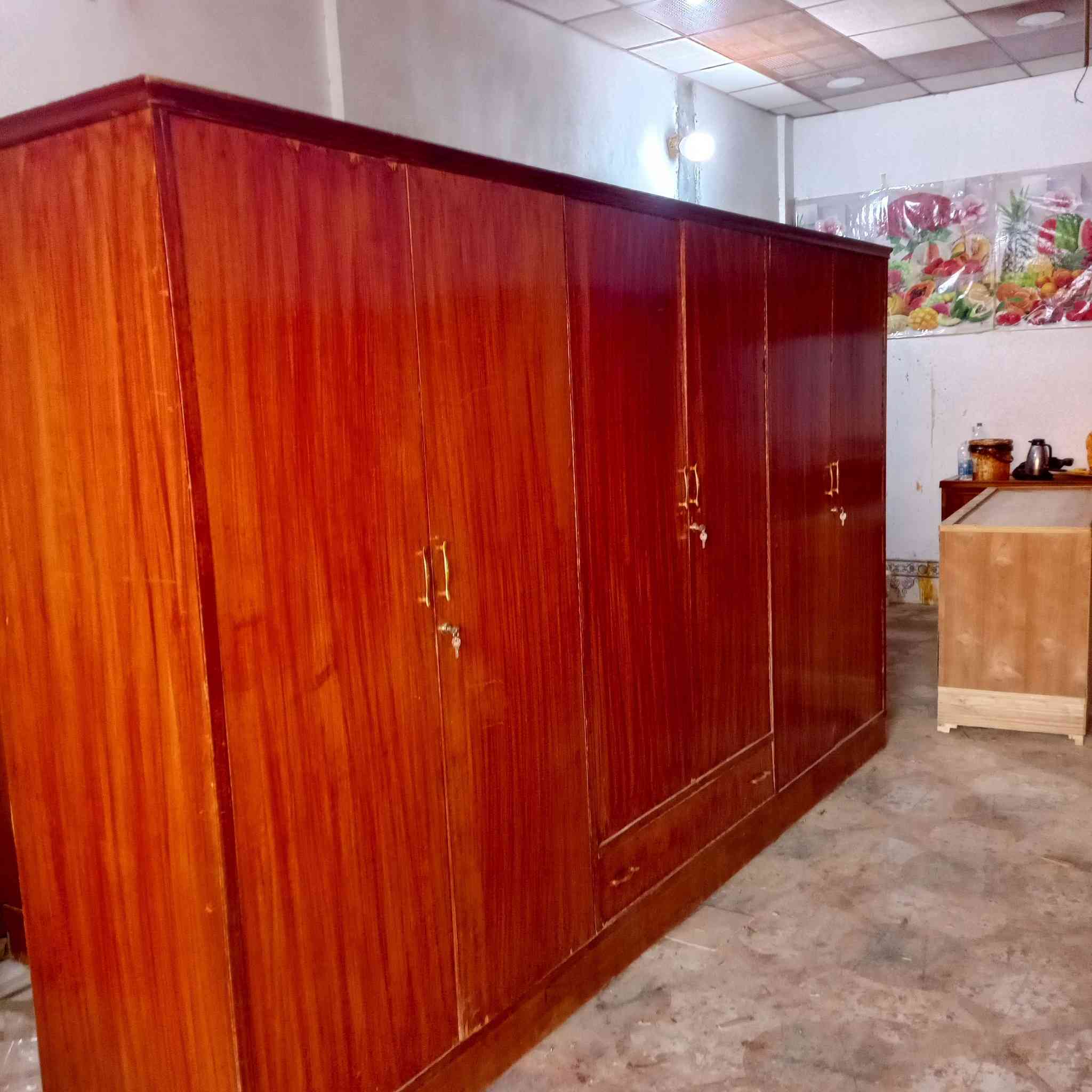 سلام عليكم كنتور 6بوب حطاطه السعر 260 المكان رمادي شارع 60 مقابيل الجنسيه الموحده ***********
