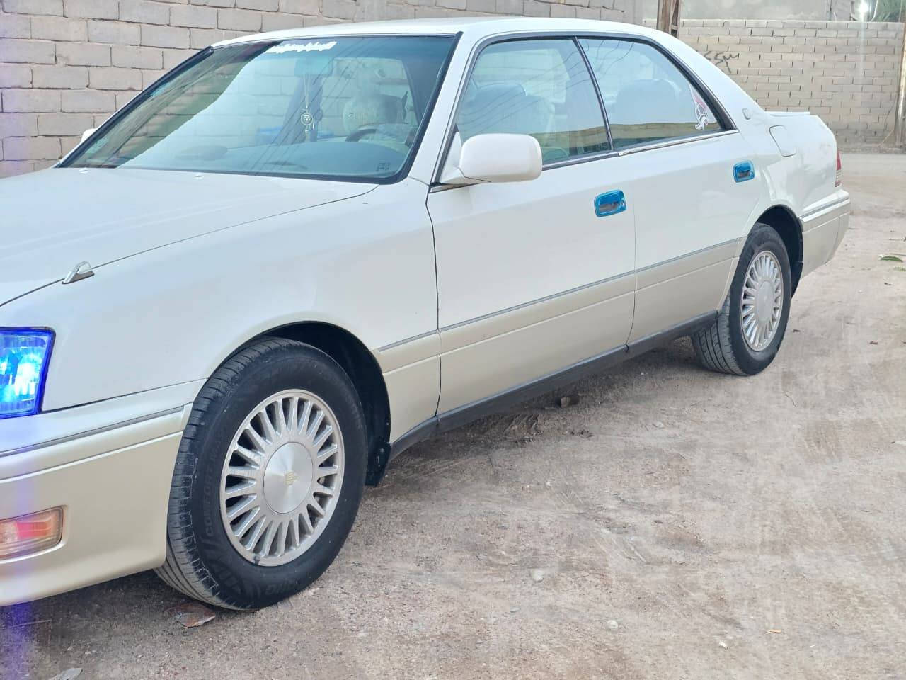 سلام عليكم
سياره راس الثور موديل 1995 كرستال اصل سياره نضيفه حداديه جديده كشنات كهرباء كير ومكينه مكفول سياره مال بيت باسمي تحويل ثاني يوم شاشه تاب لايت زنون 
السعر 103وبيها مجال 
***********
البصره قضاء القرنه
