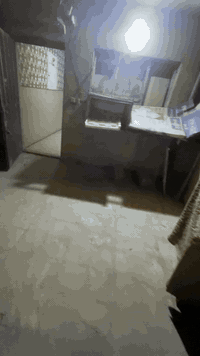 السلام عليكم حبايب أعيد المنشور بسبب الوعود الكاذبه مشتمل طابق ثاني في حي الوادي إيجاره 250 الف
 اتصال ***********
