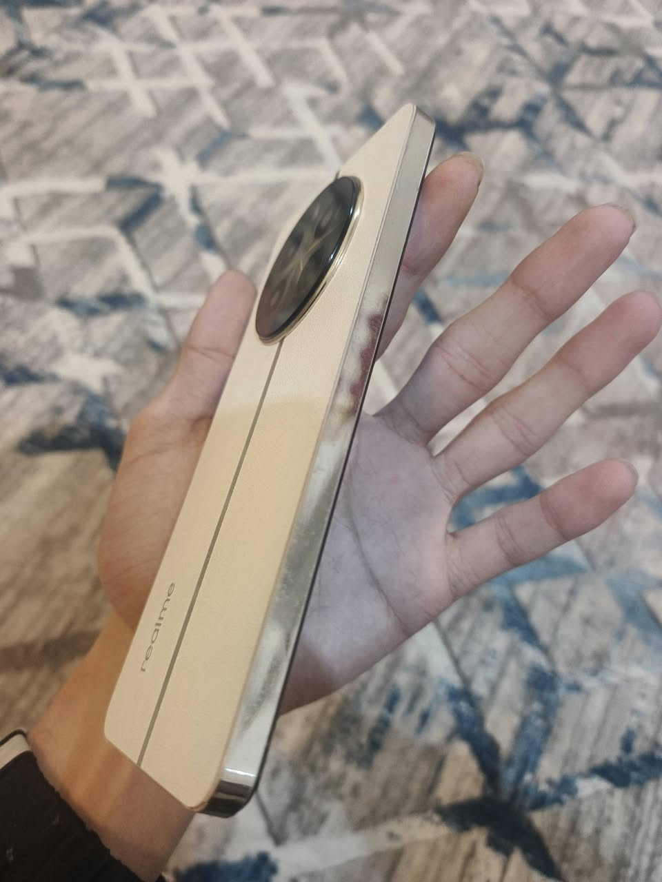 ريلمي12بلص 5جي مو العادي ذاكرة256/16مكفول شرط الفحص وسعره كلش مناسب(225🤌وبي مجال) مواصفاته قوية للي يدور مواصفات شاشة 120هرتز سوبر امولد وتصوير راقي متحرف مبث بصري يدعم4 k بطارية5000ملي ويدعم شحن 🔋⚡سريع67واط صوت 🔊ستريو ويدعم شريحتين  مكاني نجف ورقمي ***********
