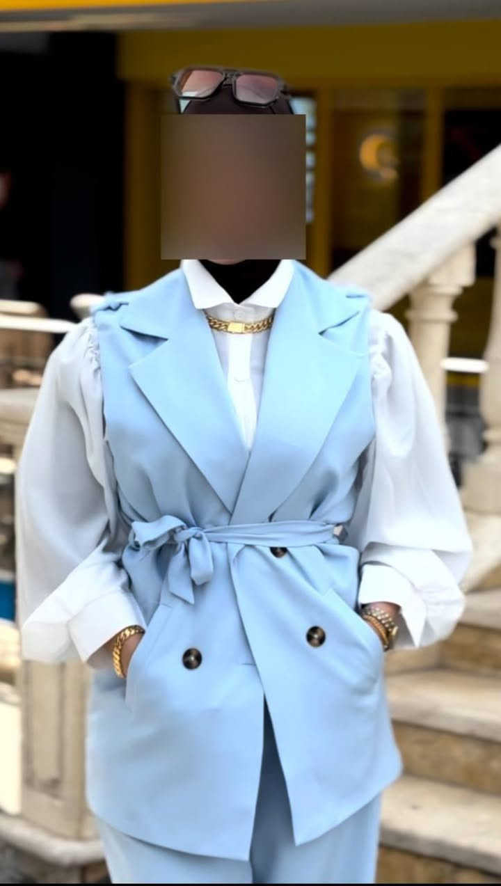وصلتي عيني 👁️ #اجمل الموديلات✨ 
#وافخم الخامات👗يمنا وبس🙋🏻‍♀️ 🤭

طقم 3 قطع 😍 + حزام 
يلك طويل  + بنطرون + قميص + حزام طويل 

نوع القماش //  دابل خامه تركيه 

المقاسات / 40 - 42 - 44 - 46 - 48 - 50

طول اليلك 85   سم ✨
متوفر توصيل جميع محافظات العراق 🚙 

#ملااااحضه فحص القطعه اي خلل ترجع بيد المندوب ودللي❤️


**إذا كنت صاحب هذا الإعلان وتريد حذفه لأي سبب، رجاءا أرسل رسالة إلى الدعم الفني**