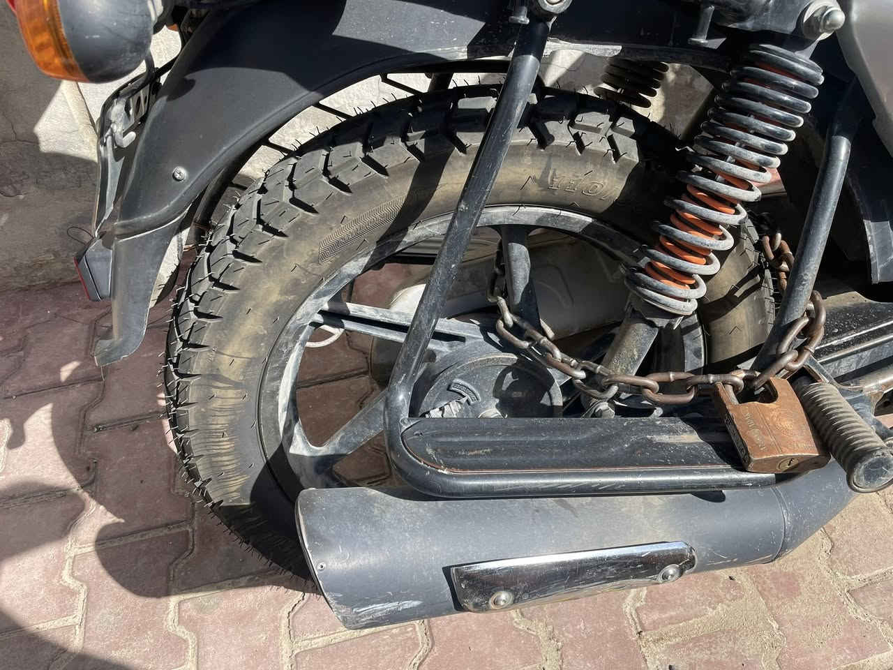 السلام عليكم 
بوكسر للبيع موديل ٢١ رقم ديالى 
دراجه نظيفه استخدام شخصي من البيت للدوام فقط 
المشاكل البيها 
سلف لايعمل تشتغل هندر 
والكفر فوك اللايت مكسور 
وعداد السرعه لايعمل 
فقط هاي الامور الي بيها الدراجه خير من الله 
وتاير خلفي جديد قبل ٣ ايام شديته 
اسعر ٢،٢٥٠،٠٠٠
المكان بغداد


**إذا كنت صاحب هذا الإعلان وتريد حذفه لأي سبب، رجاءا أرسل رسالة إلى الدعم الفني**