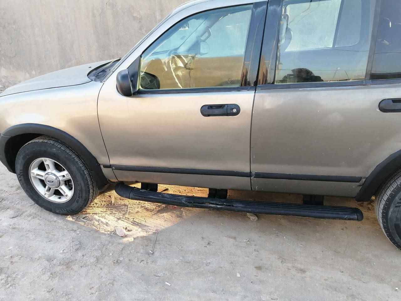 فورد اكسبلور ٢٠٠٤ محورة مكينة وكير ياباني ففتي ٣٠٠٠ بيها ضربة بالباب جهة السايق أثر أبو الدلفري تايرات ٧٠ بالميه باتري جديد قبل ٣ أيام مشتريه
السعر ٦٠ وبيها مجال للطيبين واي استفسار الاتصال *********** أو ***********
محافظة الديوانية Singapore
