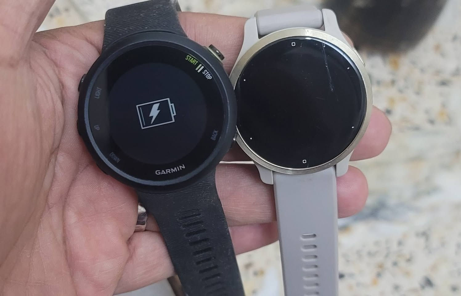 واحد فينو 2s  شاشة اموليد بيهه فطر بالجامه بس شغاله ما اثرة ابد
والثانيه فورنير 45 اخليهه على شحن تطلع علامه بطارية ومتشحن الاثنين ب80 الف بدون شاحن


**إذا كنت صاحب هذا الإعلان وتريد حذفه لأي سبب، رجاءا أرسل رسالة إلى الدعم الفني**